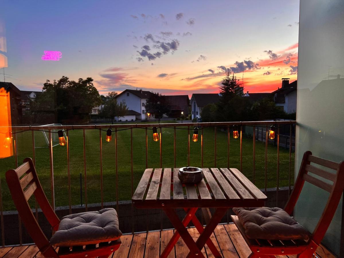 Flair Apartments Vorarlberg - Stilvolles Wohnen Nahe Bodensee & Alpen - Kueche, Balkon & Gratis Parkplatz เบรเกนซ์ ภายนอก รูปภาพ
